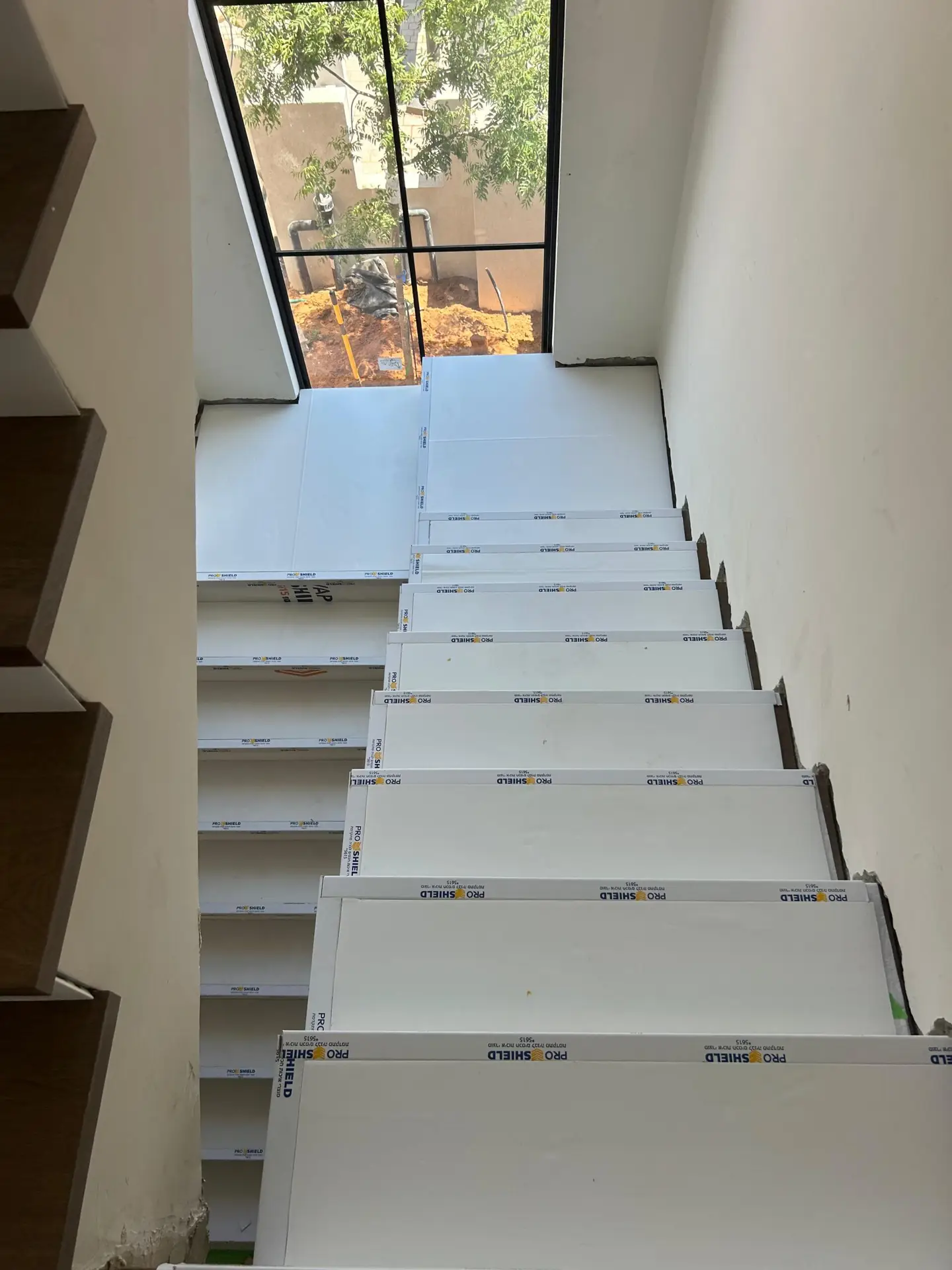 הגנת מדרגות ומעקות — תמונה 1 מתוך 5 מעמוד פתרונות ההגנה